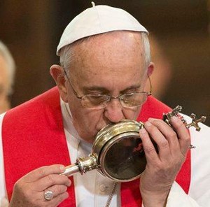 Pope Francis kisses ampoule of blood that half liquifies